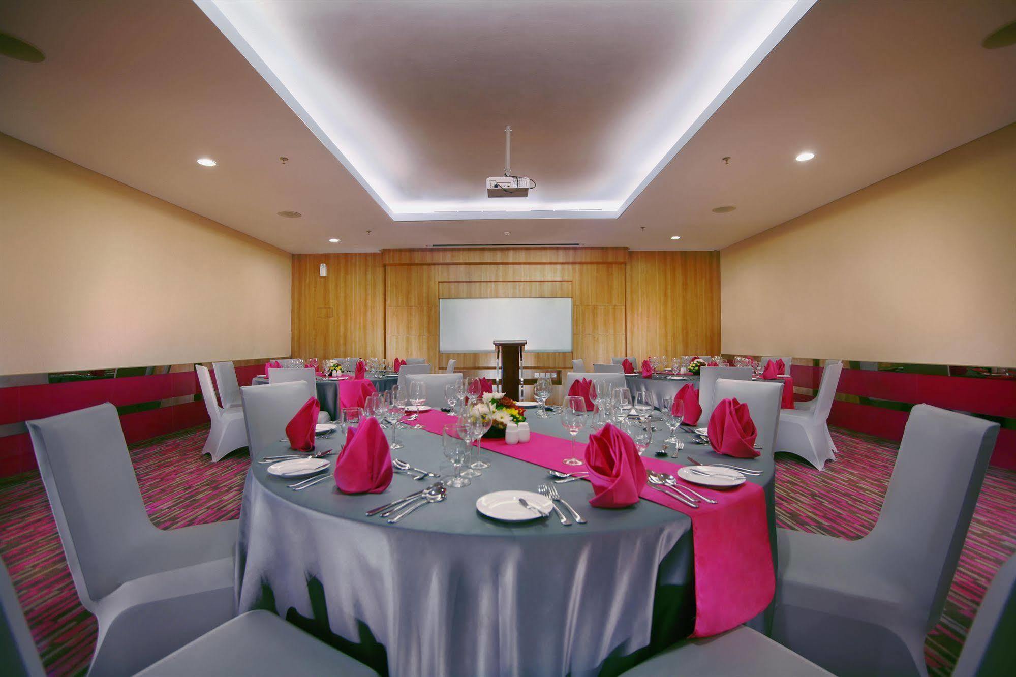 favehotel LTC Glodok Jakarta Exterior foto